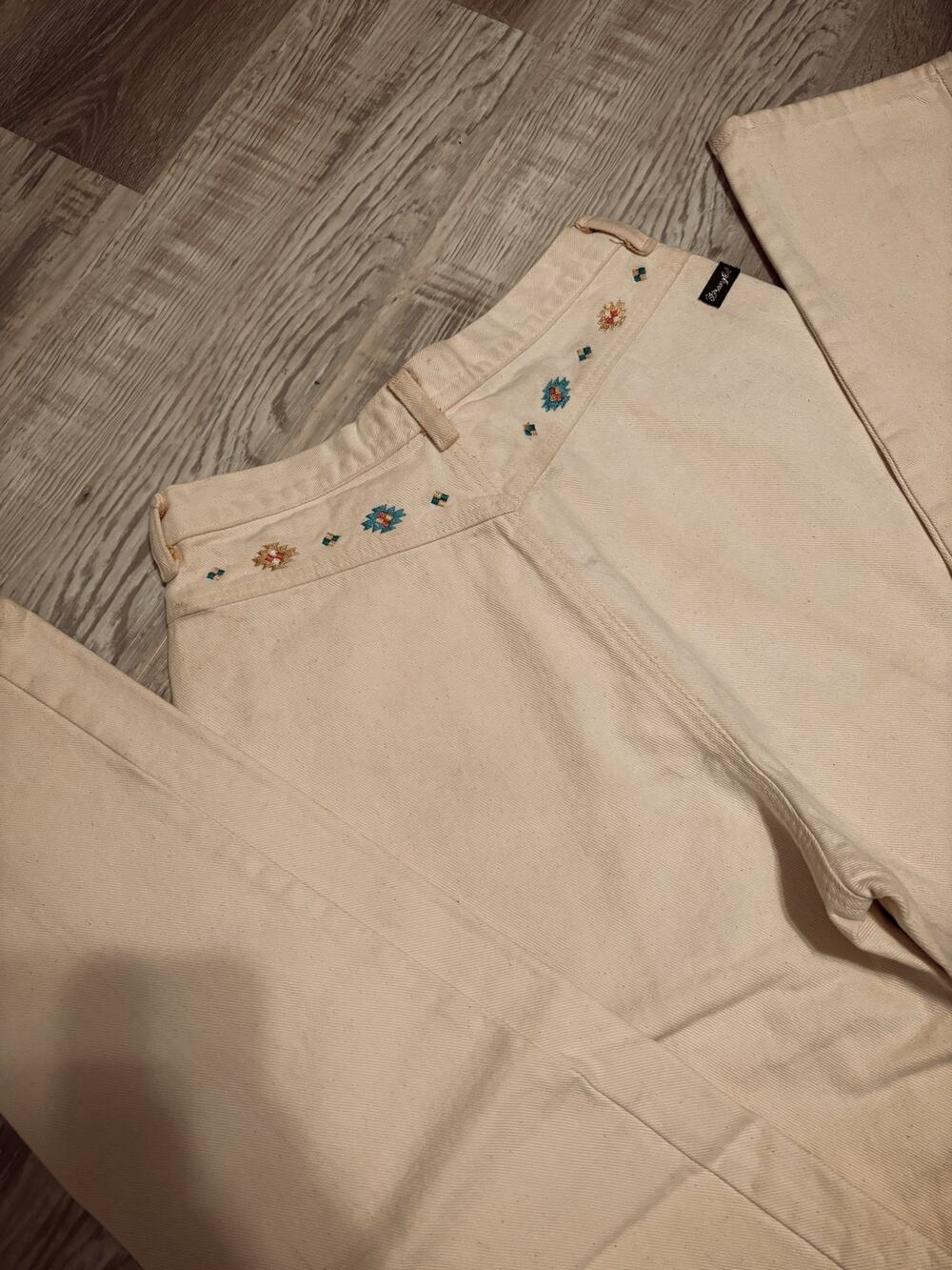vintage rare 29" embroidered aztec off-white wrangler silverlake bareback jeans